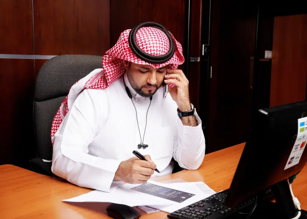 ما هو التعقيب؟ ومتى تحتاج مكتب خدمات عامة لإنجاز معاملاتك؟